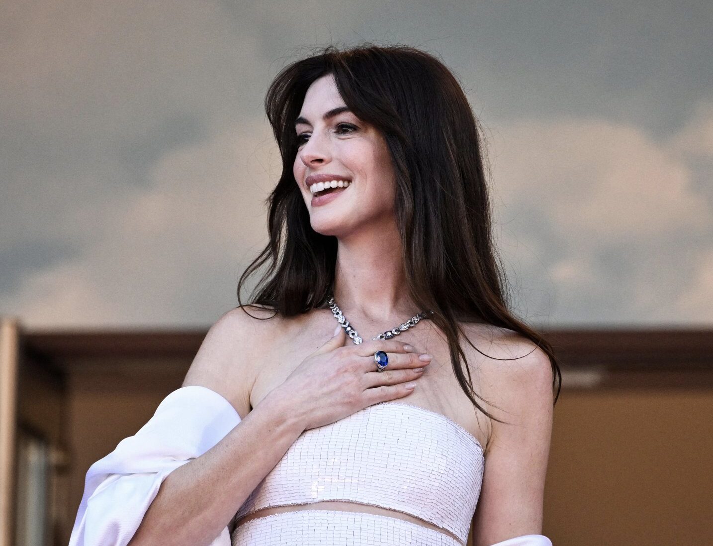 Anne Hathaway definisce Christhopher Nolan “un angelo” per averle salvato la carriera