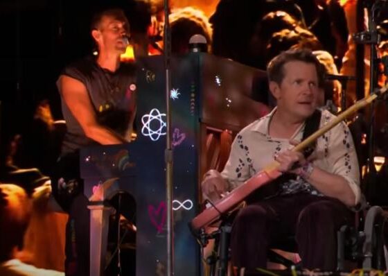 Michael J Fox sul palco con i Coldplay.