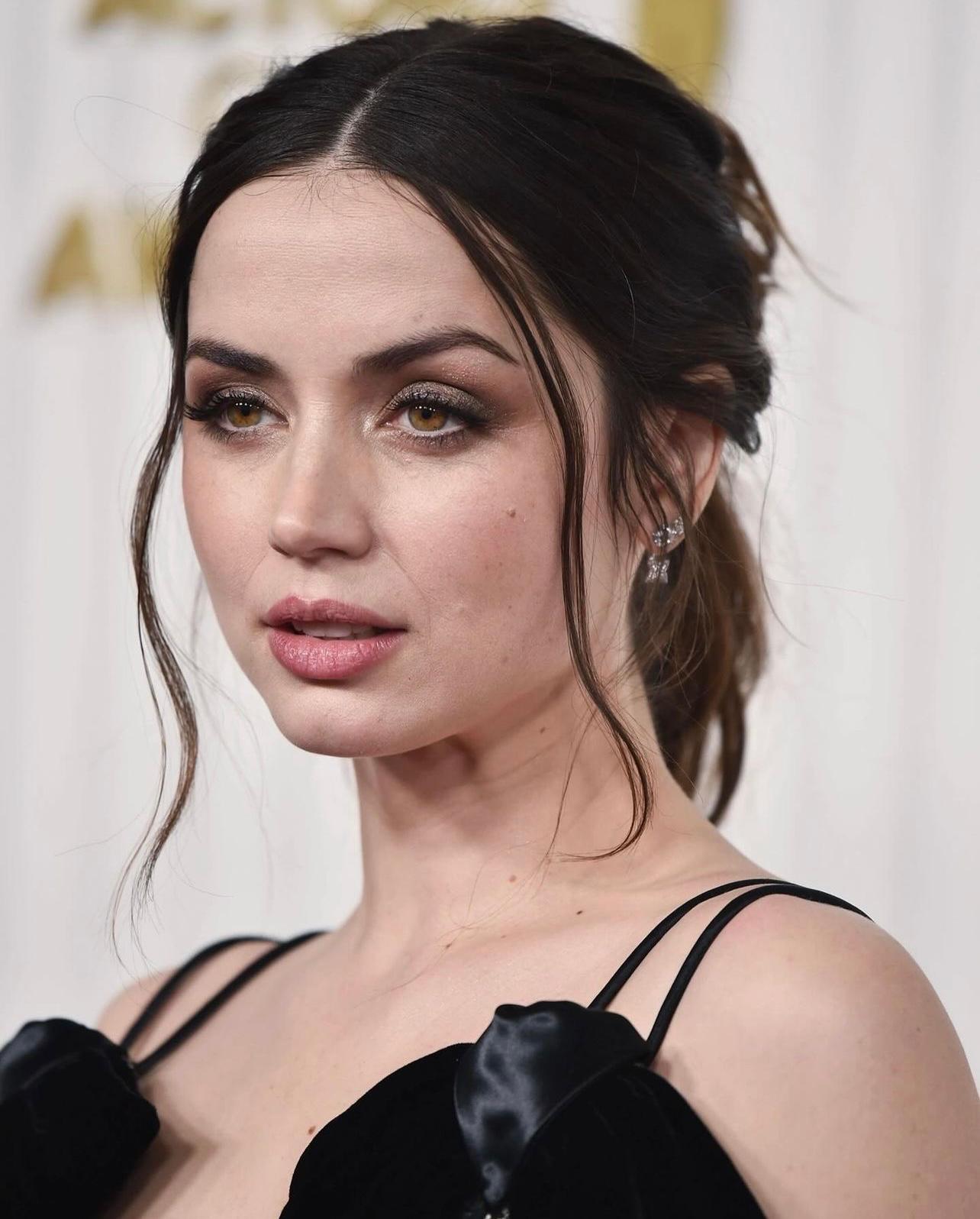 Ana de Armas si racconta sul perché è scappata da Los Angeles in cerca di pace