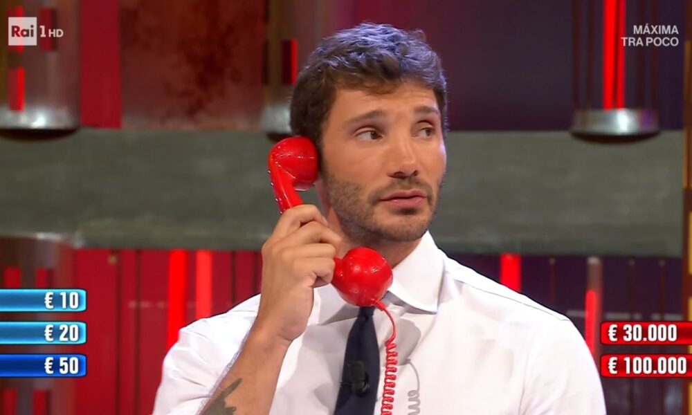 Com'è andato Stefano De Martino alla prima di Affari Tuoi?