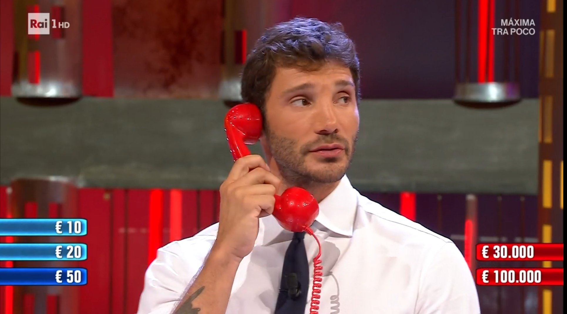 Com'è andato Stefano De Martino alla prima di Affari Tuoi?