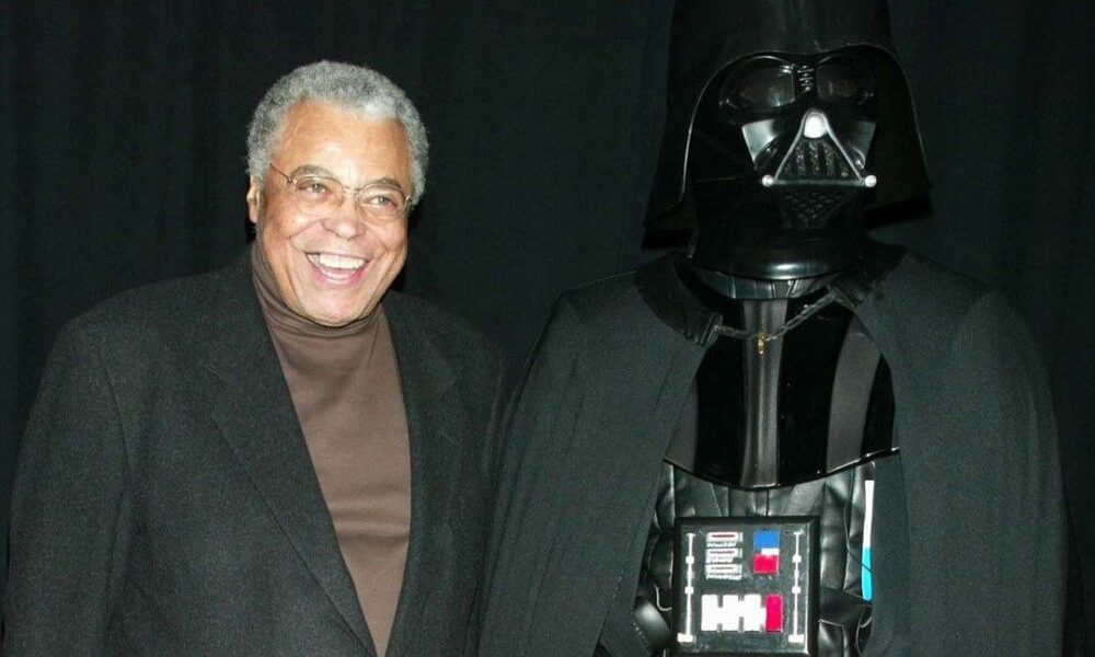 James Earl Jones al fianco di Darth Vader, personaggio a cui diede la voce