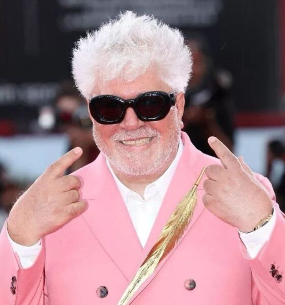 Pedro Almodóvar trionfa a Venezia con "La stanza accanto": suo il Leone d'Oro