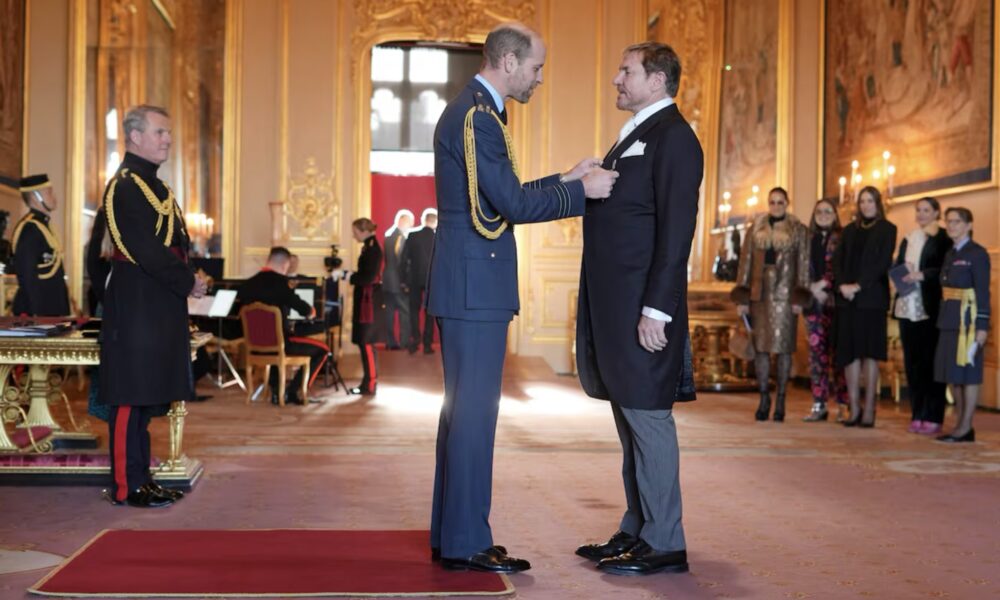 Simon Le Bon riceve il MBE dal principe William