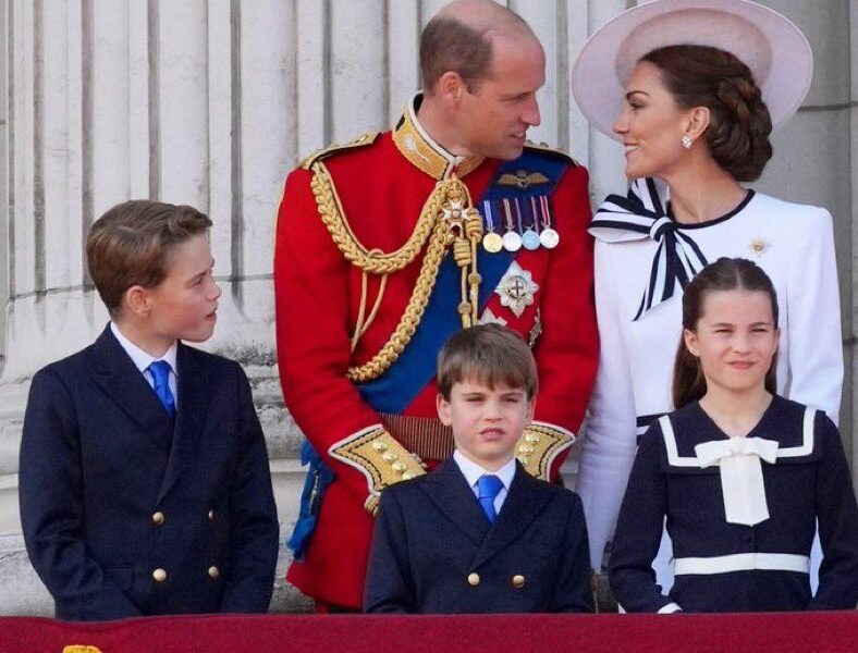 Kate e William condividono un ritratto di famiglia per la cartolina di Natale