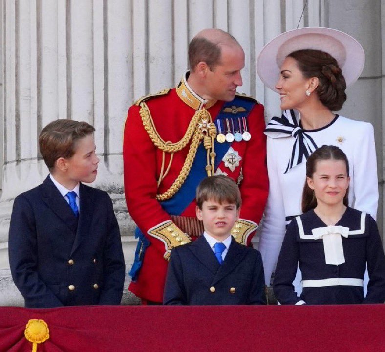 Kate e William condividono un ritratto di famiglia per la cartolina di Natale