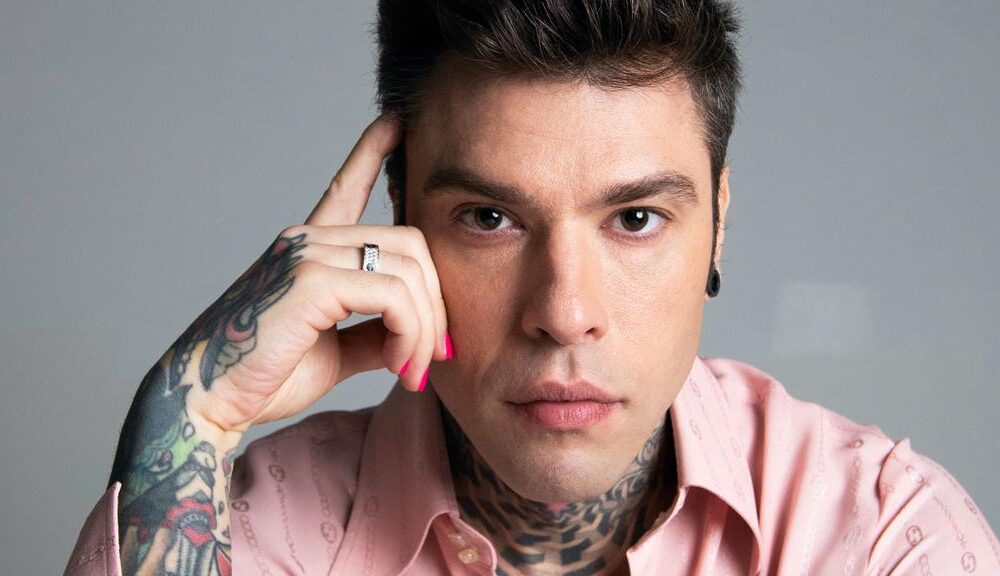 Sanremo 2025, il Corriere svela tutti i duetti e le cover in gara. "Bella stronza" di Fedez-Masini c'è. Sorpresa Brancale-Amoroso